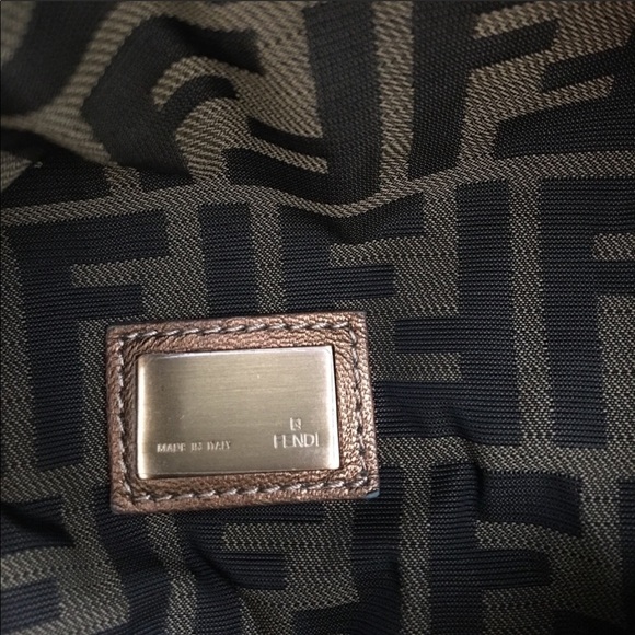 RARE Fendi spy bag in bronze hologram - Picture 6 of 9